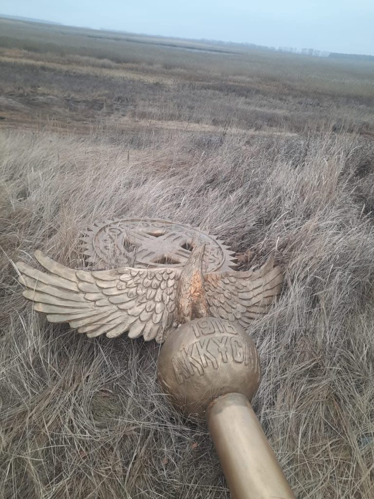 Міржақып Дулатұлына арналған 28 метрлік кешен неге бұзылды? Журналист, әкімдік және кәсіпкердің уәжі