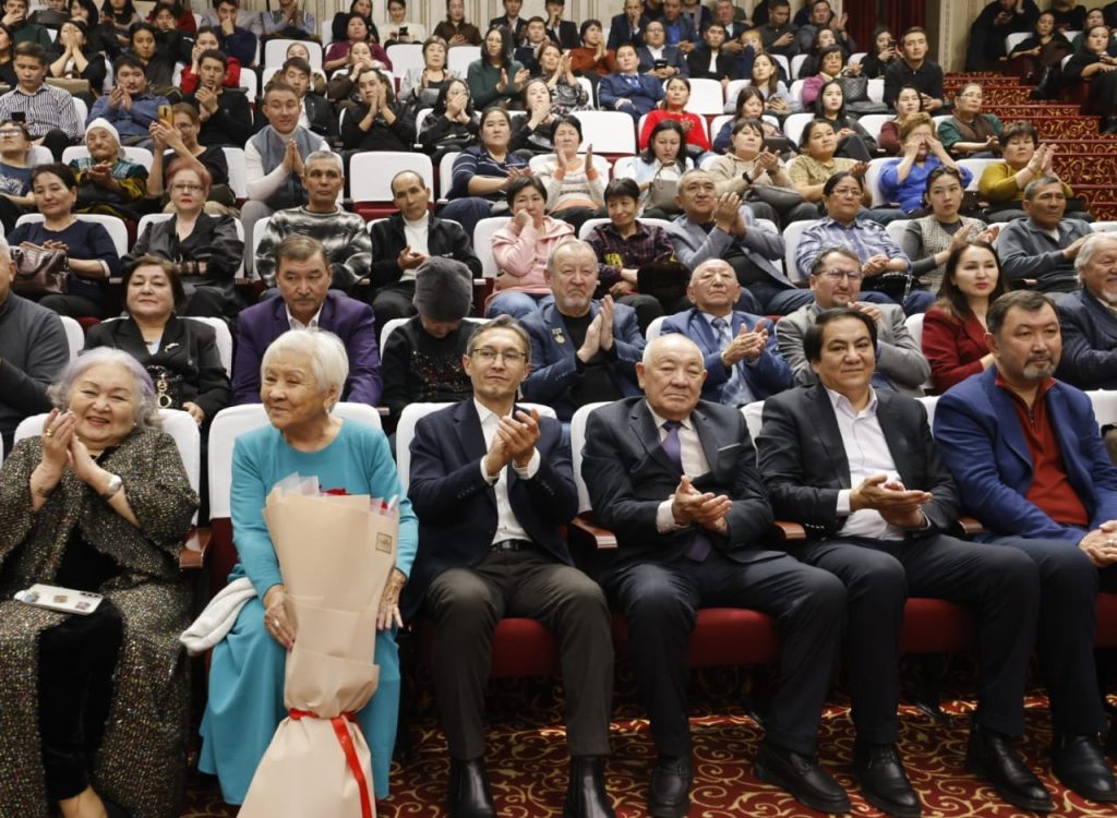 Бикен Римова атындағы драма театрына академиялық мәртебе берілуі салтанатты түрде аталып өтті