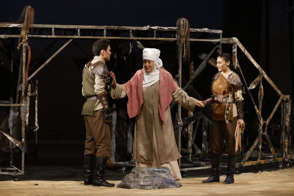 Бикен Римова атындағы драма театрына академиялық мәртебе берілуі салтанатты түрде аталып өтті